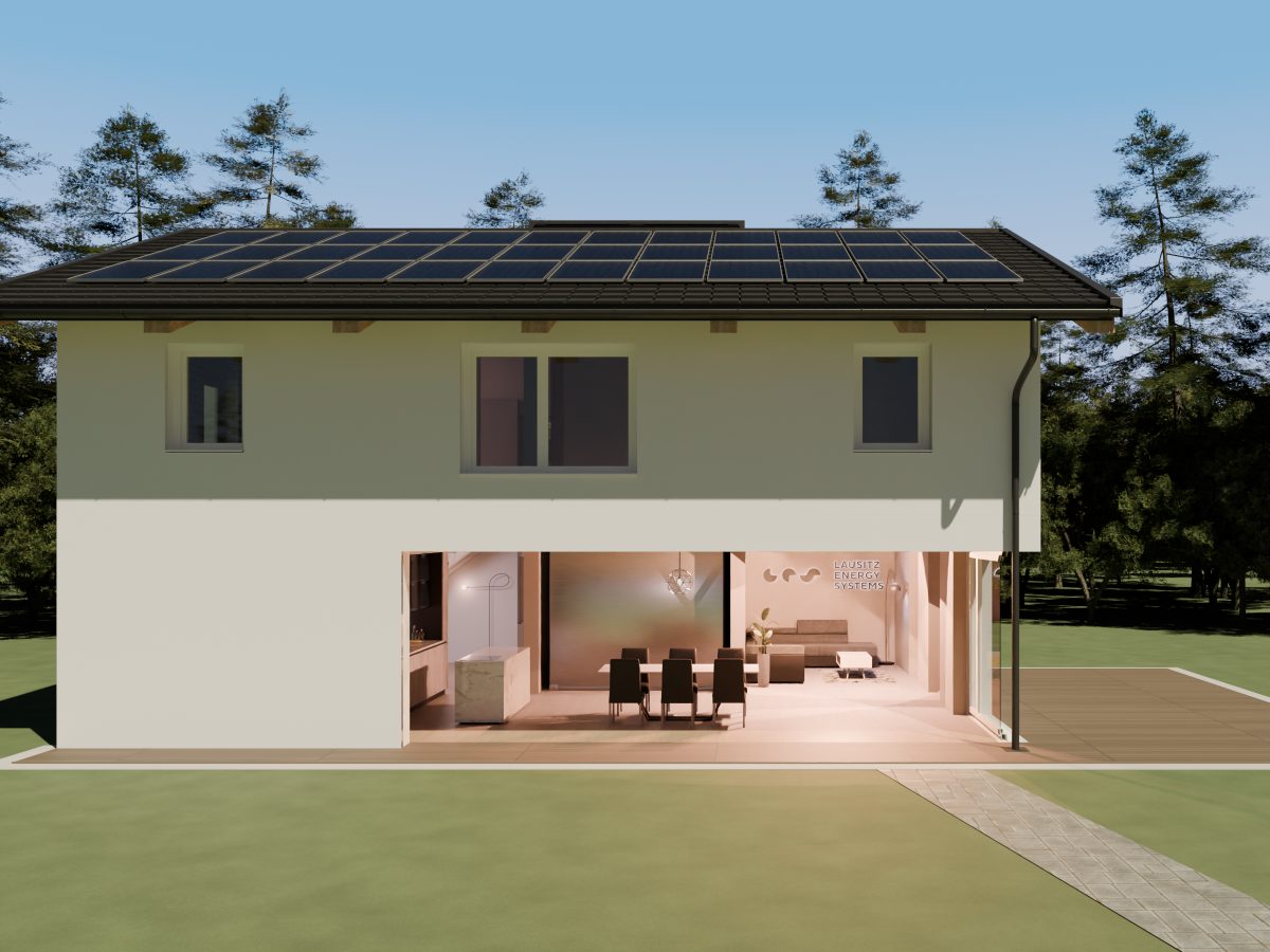 Sommer: Die Photovoltaik lädt den Speicher in der Mitte des Hauses; Wärme gibt er keine ab, sein Füllstand steigt.